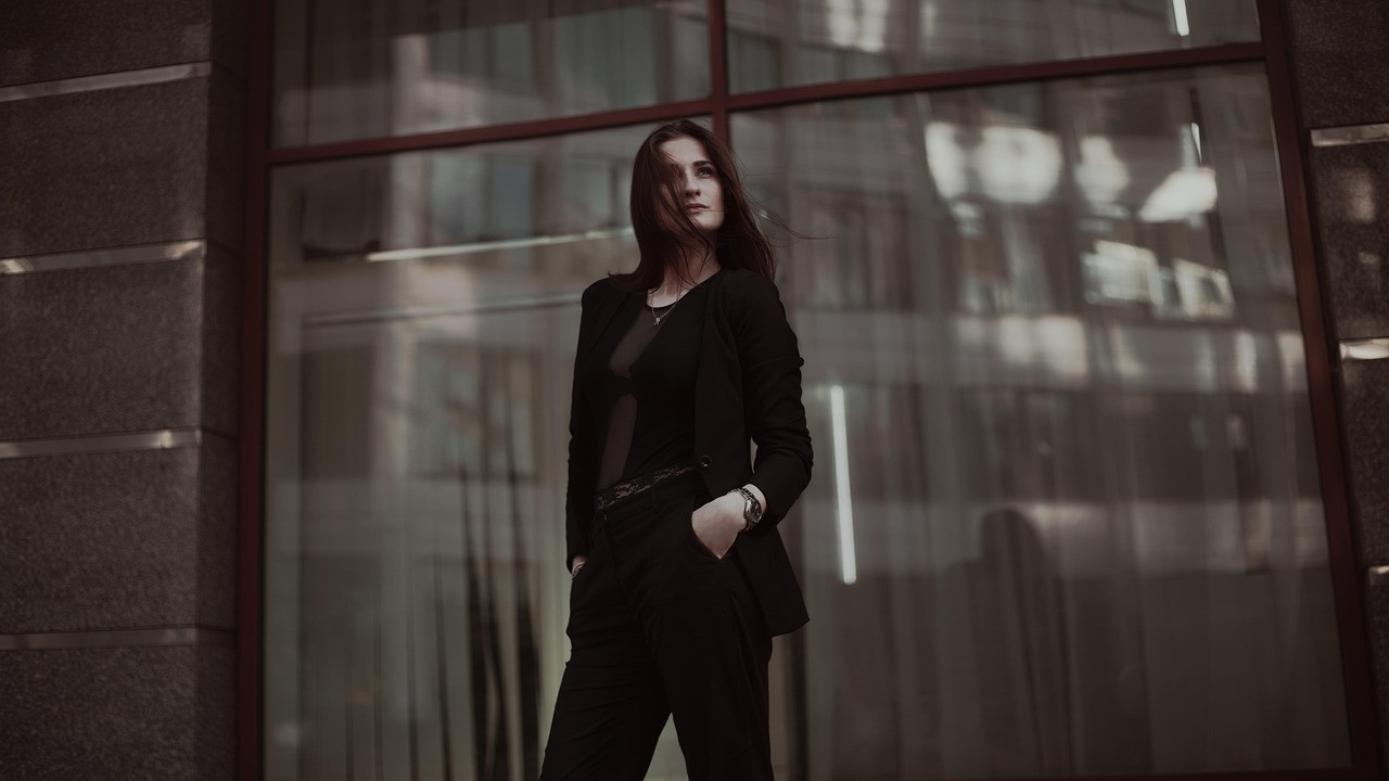 Business woman, business, young woman — Experience secrettantric Healing Through Sacred Touch and Emotional Connection